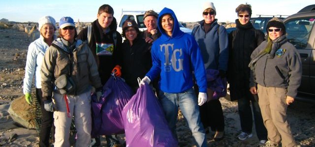 Beach cleanup volunteers, 2015